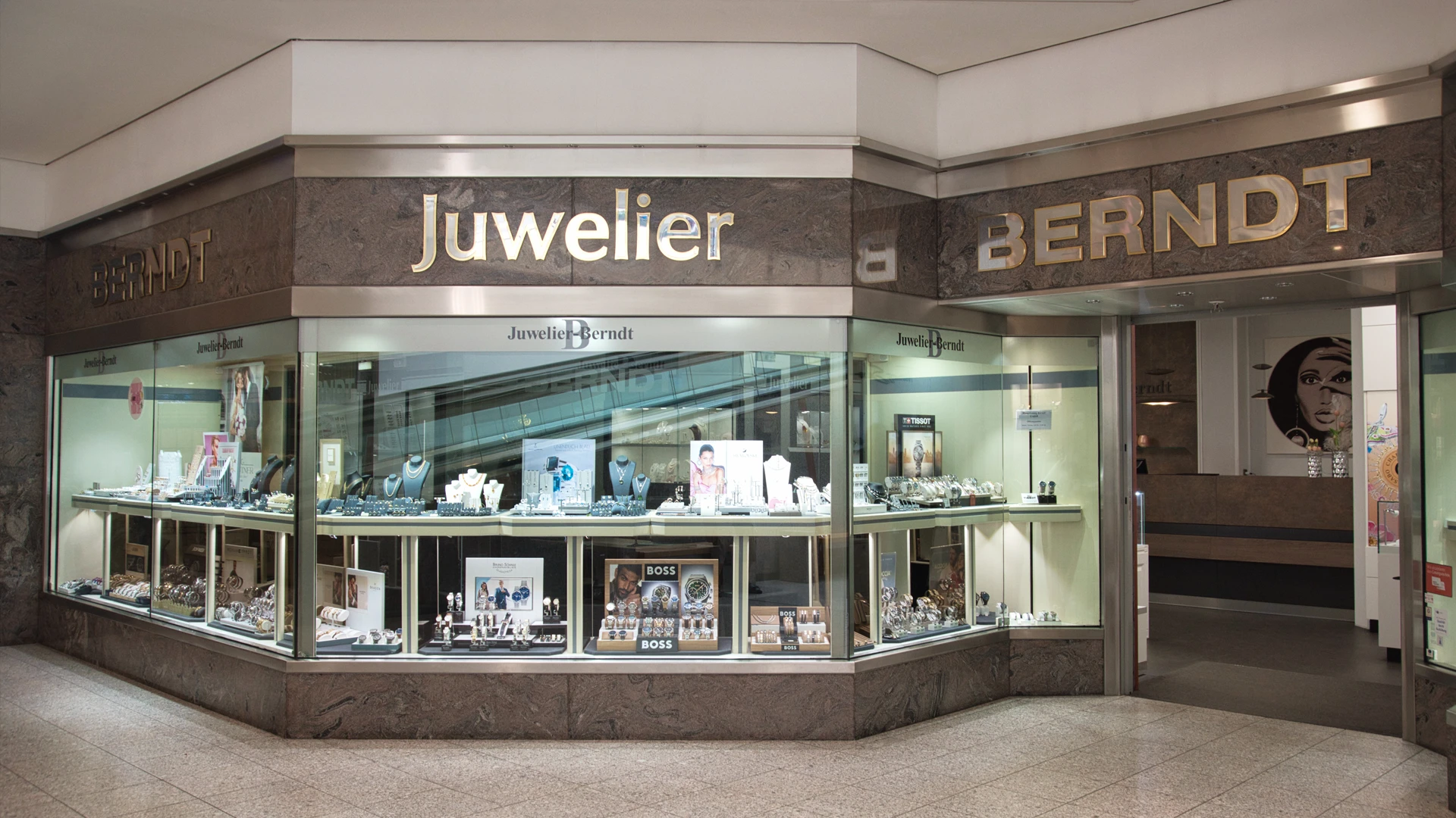 Schaufenster des Juweliergeschäfts im Herold-Center